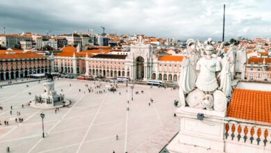 aerial shot praca comercio square lisbon portugal 181624 38877 - Web Nômade Digital