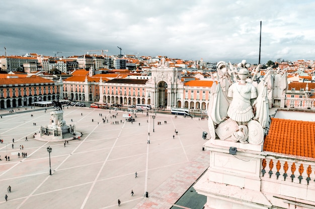 aerial shot praca comercio square lisbon portugal 181624 38877 - Web Nômade Digital