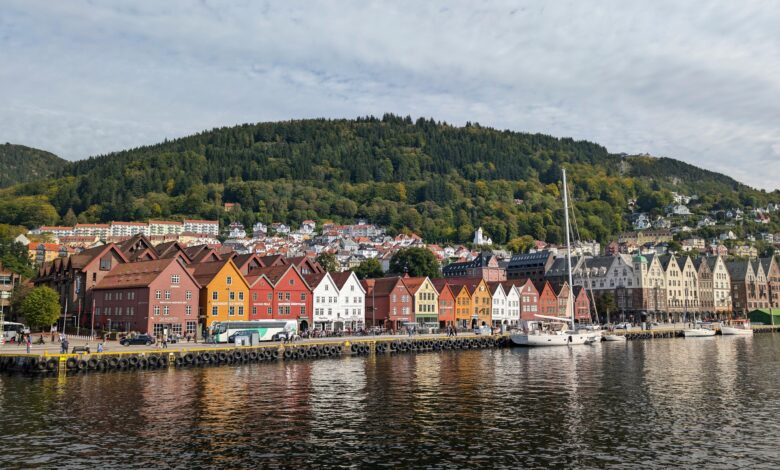 free photo of vista panoramica do cais de bryggen em bergen noruega - Web Nômade Digital