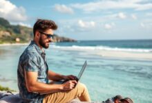 Nômade digital trabalhando em praia paradisíaca