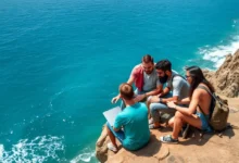 Nômades digitais reunidos trabalhando juntos ao ar livre.