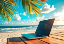 Trabalho remoto em uma praia tropical.