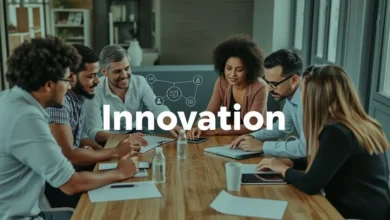 Um grupo diverso de empreendedores colaborando, representando a inovação e o trabalho em equipe.