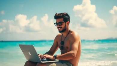 Nômade digital, sentado em uma praia, trabalhando em seu laptop.