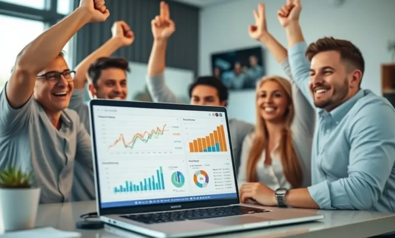 7 Estratégias Para Aumentar o Lucro do Seu Negócio Remoto - Web Nômade Digital Equipe remota celebrando suas conquistas de negócios.