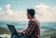 Nômade digital trabalhando em um local deslumbrante, conectando-se com clientes.