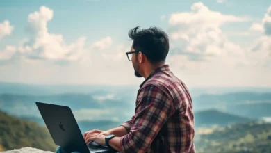 Nômade digital trabalhando em um local deslumbrante, conectando-se com clientes.