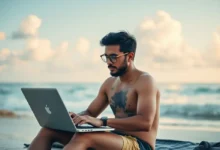 Nômade digital utilizando laptop na praia observando gráficos de lucro.