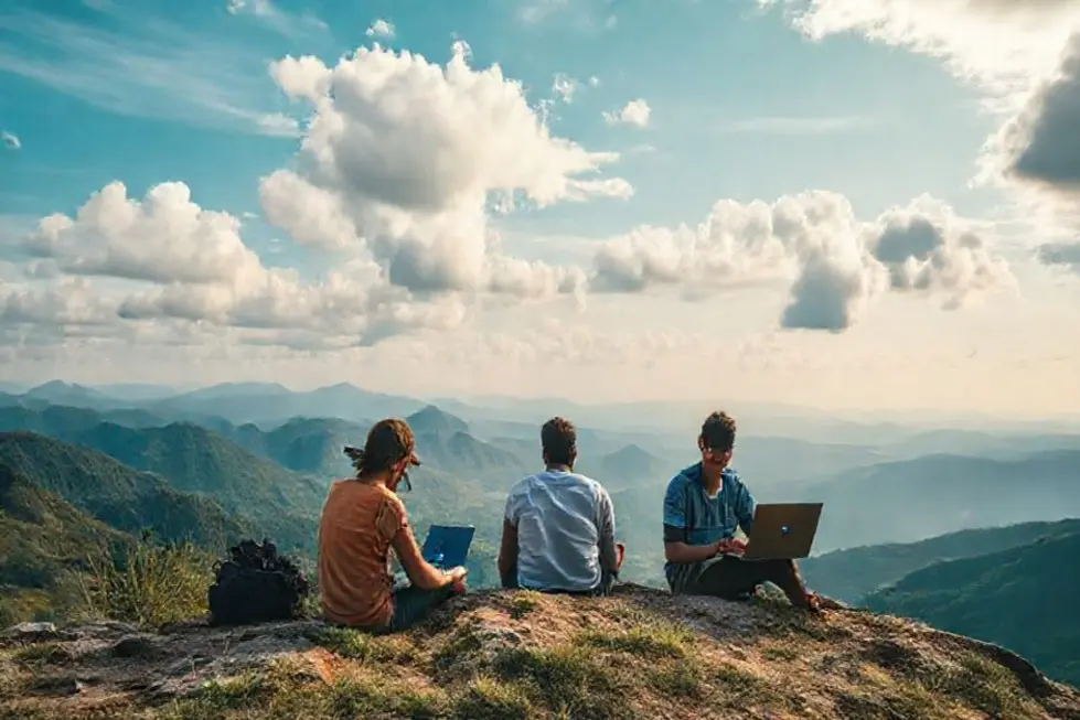 Nômades digitais trabalhando remotamente em locais inspiradores.