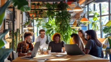 Grupo de nômades digitais em um ambiente de trabalho ecológico, simbolizando união e crescimento sustentável.