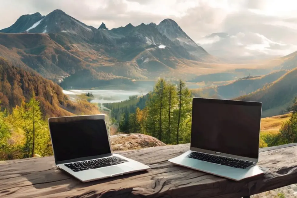 Visão de um nômade digital trabalhando ao ar livre.