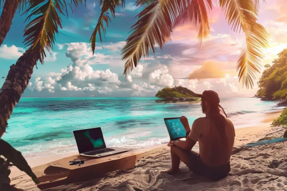 Nômade digital trabalhando em uma praia tropical