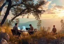Nômades digitais trabalhando em um ambiente natural, simbolizando um estilo de vida sustentável.