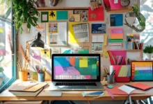 Espaço de trabalho criativo para empreendedores, simbolizando inovação e ideias.