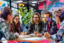 Empreendedores e mentores colaborando em um workshop sobre mentoria empresarial.