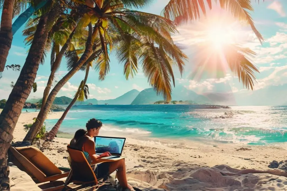 Um nômade digital trabalhando em um laptop na praia, simbolizando liberdade e estilo de vida.