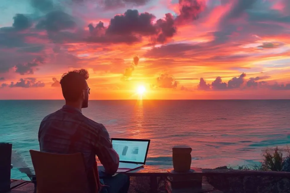 Empreendedor nômade digital ao pôr do sol, simbolizando liberdade e crescimento sustentável.