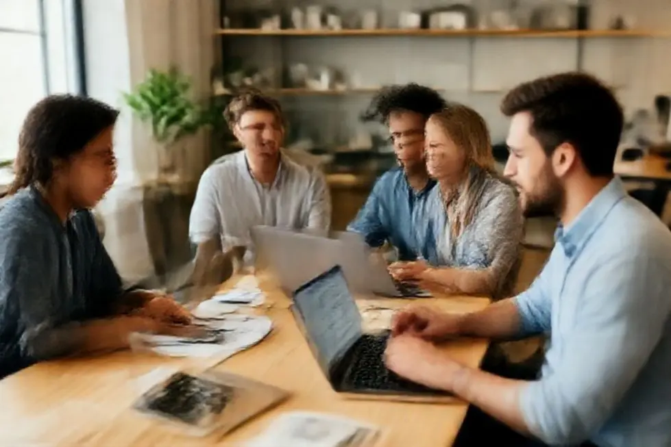 Espaço de trabalho colaborativo para nômades digitais.