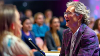 Mentor se apresentando a um público de alunos interessados