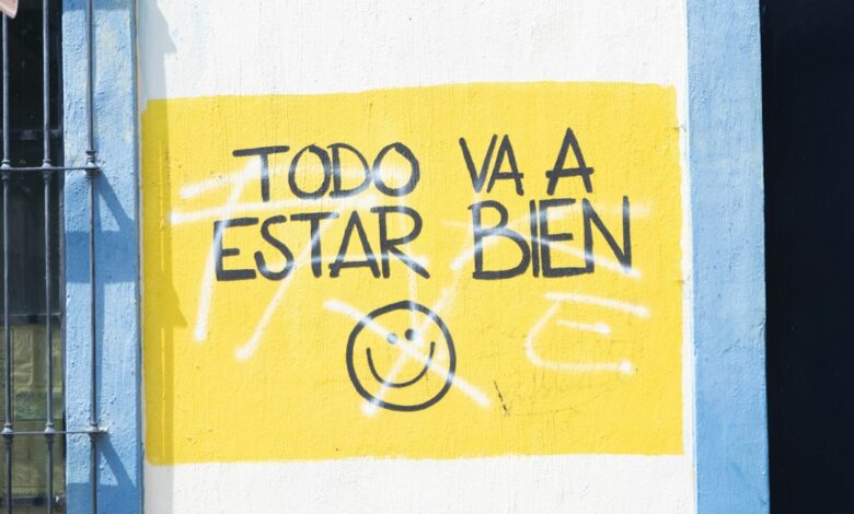 Como Criar um Estilo de Vida Sustentável como Nômade Digital - Web Nômade Digital Graffiti text reads "todo va a estar bien"